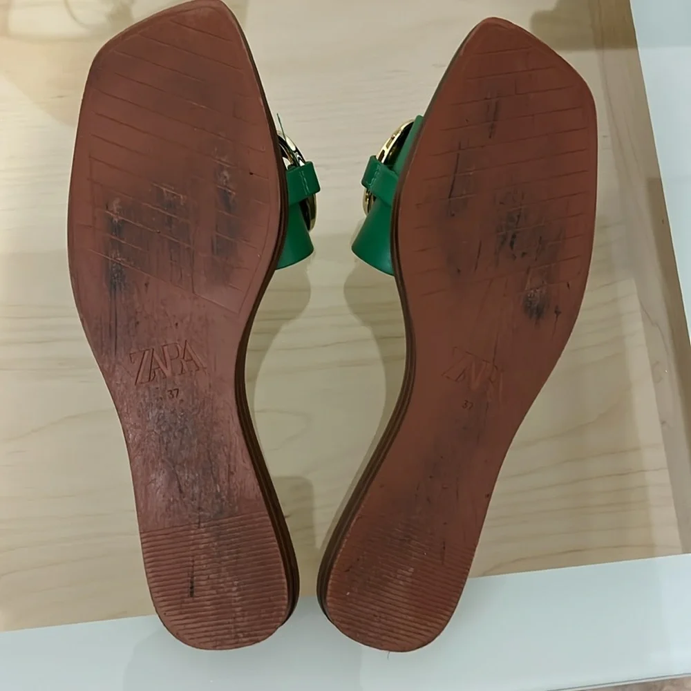 Zara Green Slide Sandals with Gold Chain - Picture 4 of 7